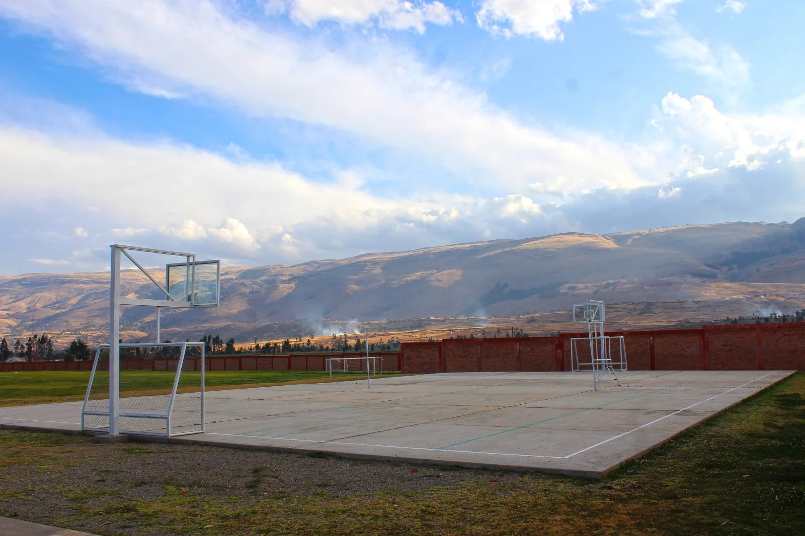 CAMPO DEPORTIVO (HUACHAC)